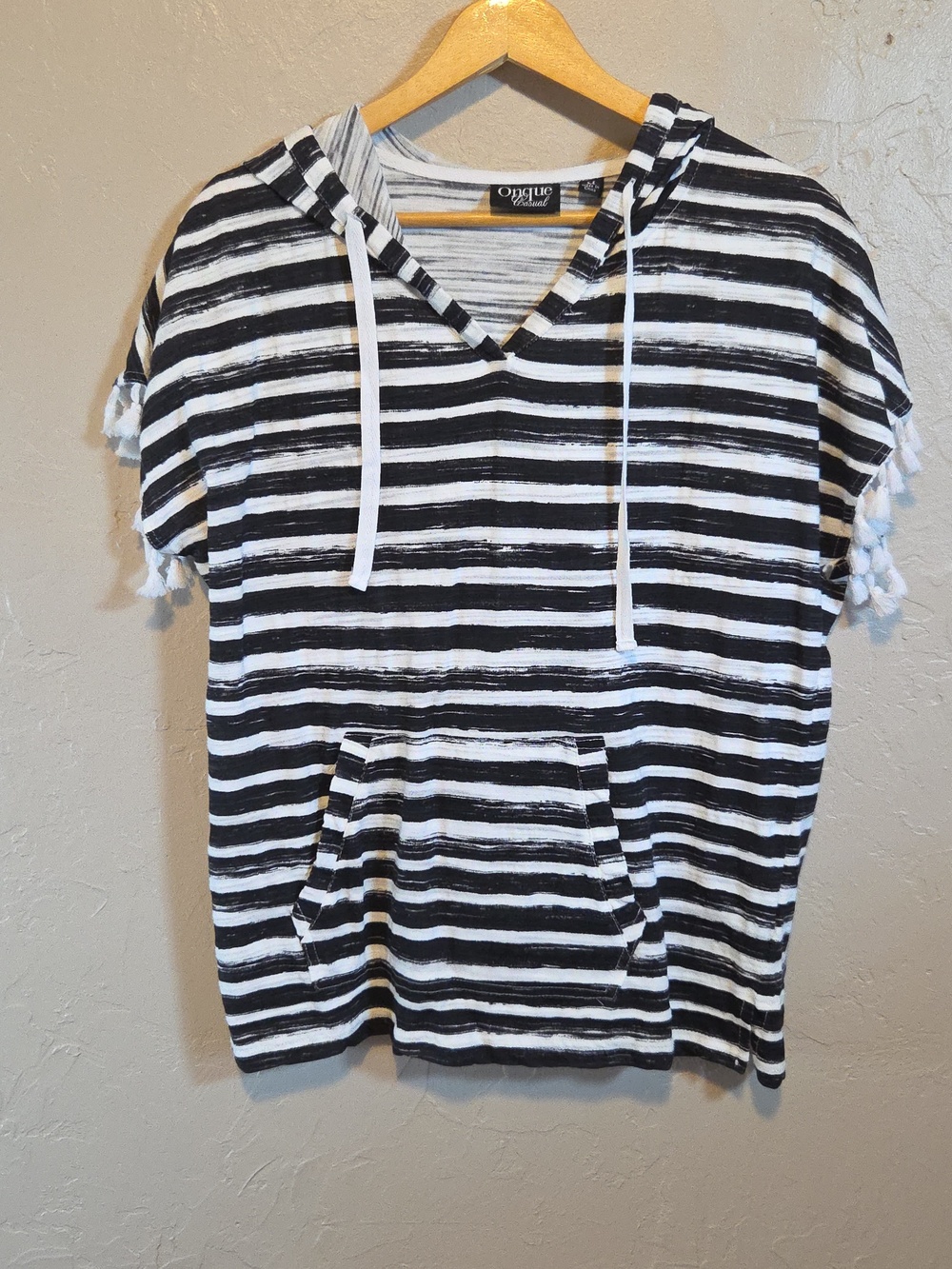 Onque Casuals Black and White Striped Short Sleeve Fringe Hoodie Tee Size M